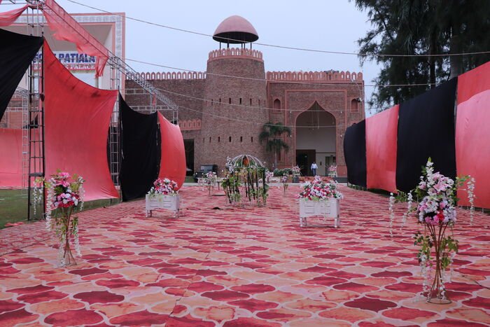 Aisle view towards the fort entrance
